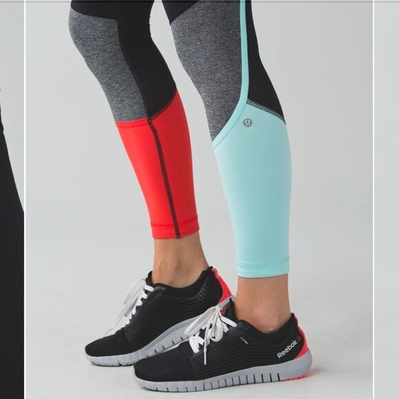 Lululemon Pedal To The Medal 7/8 Tight in Black / Alarming / Tranquil Blue - Picture 7 of 16